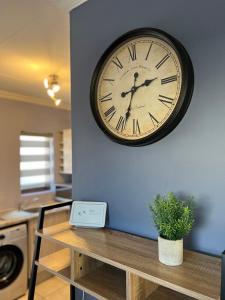 Relaxing Getaway in Waterfall - close to Mall of Africa