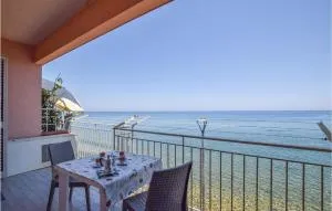 Stunning Apartment In Marina Di Caronia - Mistretta