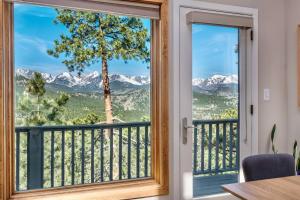 Cliffview Luxury Vacation Rental at Windcliff home