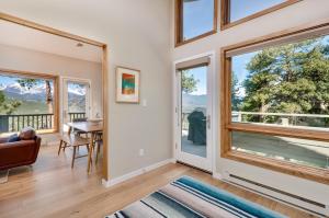 Cliffview Luxury Vacation Rental at Windcliff home