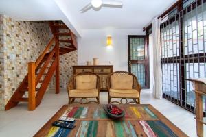 Cabo Frio: Casa p 8 churrasqueira e garagem