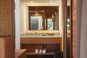 Phòng Có Giường Cỡ King Với Ban Công (King Room with Balcony)