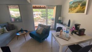 Appartements Golfe St Tropez Magique T2 duplex vue mer piscine, garage : photos des chambres