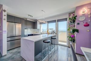 SUMMER ORCHID - Spacious Duplex By The Beach & PS5