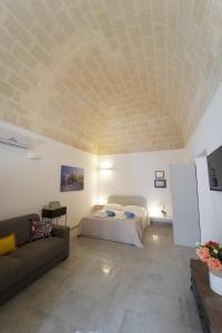 Ailanthus Holiday Suites