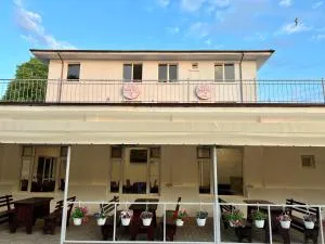 Hostel Bistrița - 沙布拉