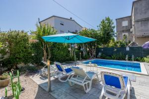 Dalmatian 230m2 with pool and garden near the old town for families