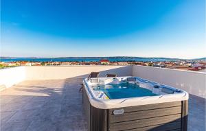 Lovely Home In Kastel Luksic With Sauna 
