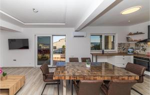 Lovely Home In Kastel Luksic With Sauna