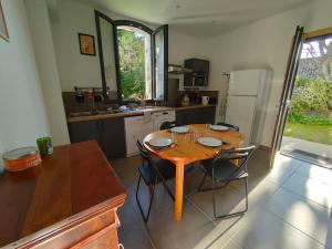 Appartement 46 pers, jardin, 6 km de la plage