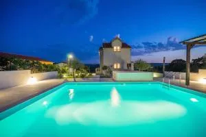 Holiday home with swimming pool Villa Camellia - Bašić
