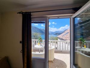 Lovely apartment Jovan 3,with a view of the bay and free Wi-Fi