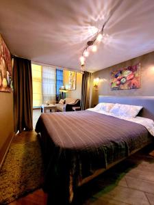 2 levels penthouse with a SUNSET SEA VIEW! Balcony and window 8x4m!