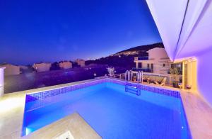 Olive View Penthouse