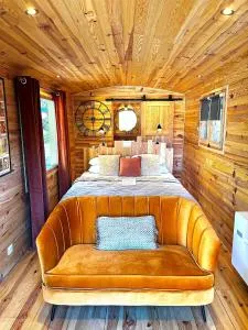 La Magnanerie dhôtes , Les roulottes insolites - Logrian-et-Comiac-de-Florian