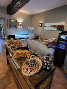 Hotels Logis Hotel la Ferme : photos des chambres