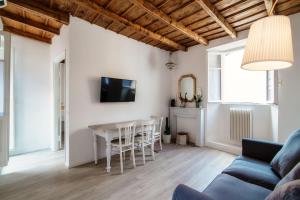 Silvia Como House - The House Of Travelers