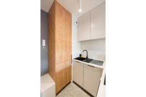 Nowa Praga Geometric Yellow Apartment by BookingHost