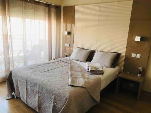 Côte dAzur joli studio 50m plage, climatisation , parking.