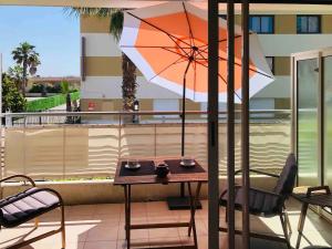 Côte dAzur joli studio 50m plage, climatisation , parking.