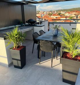 Apartment Navale with a roof terrace and a heated pool