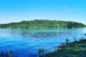 Maisons de vacances L'Orgeletaine : Grande Maison au milieu des Lacs du Jura : photos des chambres