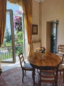 Villas Historic Belle Epoque Villa with spectacular views : photos des chambres