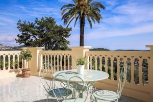 Villas Historic Belle Epoque Villa with spectacular views : photos des chambres