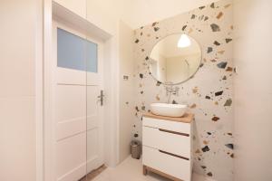 New Praga Enchanting Studio by BookingHost