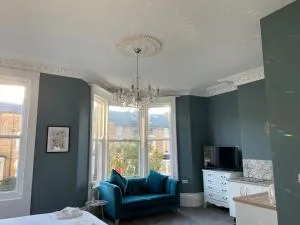 Westbourne Villas - Hutton Bushel