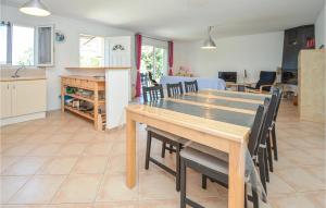 Maisons de vacances Nice home in Bordezac with 3 Bedrooms, Outdoor swimming pool and WiFi : photos des chambres