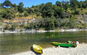 Maisons de vacances Nice home in Bordezac with 3 Bedrooms, Outdoor swimming pool and WiFi : photos des chambres