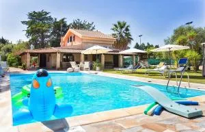 Villa Sporting with tennis court, swimming pool, football field near the beaches - Olmedo