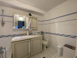 Location 3 chambres avec piscine, tennis et garage - Clim, Terrasse et Proche Plage - FR-1-100-279