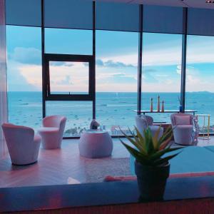 THE BASE Sea View Holiday inn Central Pattaya