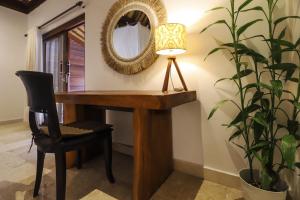 Secret House: a Hidden Paradise for Young Couple