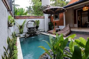 Secret House: a Hidden Paradise for Young Couple