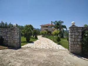 Belle Helene - Akrogiali