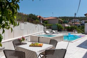 Apartment Villa Lavandula - Swimming pool view