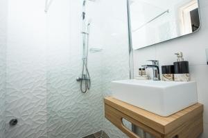 Calista Liston Corfu 2