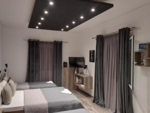 Kakovatos Family Homes