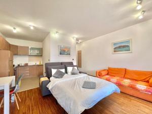 Seaview Couple Studio with pool-Przno