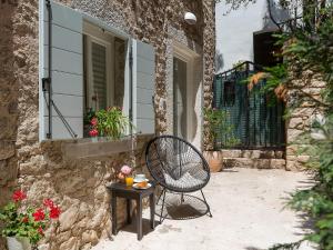 Cozy Montalbano Studios by Irundo