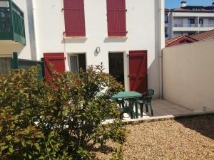 Appartements Spacieux Appartement 3* a Saint-Jean-de-Luz avec Parking, Terrasse et Proximite Commerces - FR-1-4-516 : photos des chambres