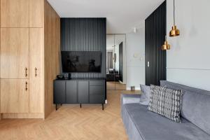 Aura 40 City Center & Free Parking by Downtown Apartments