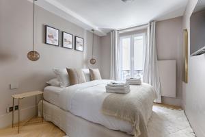Unique Luxury Parisian flat 2BR6P -Champs Elysées