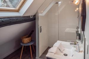 Hotels LOGIS Hotel-Restaurant Le Relais d'Aligre : Appartement en Duplex