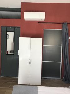 Sejours chez l'habitant Studio Oustaou acces piscine : photos des chambres