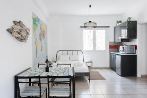 Aegean style, city center studio next to Acropolis