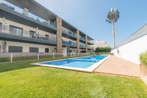 800m from the boat to Praia das Cabanas, with Pool, Terrace, Wifi and air con